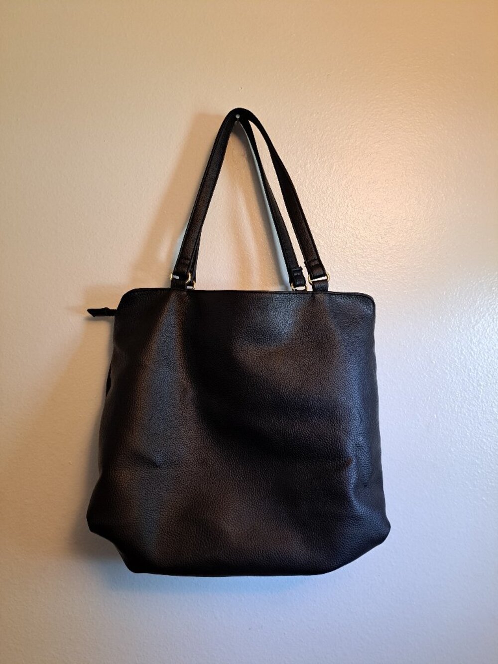 London Fog Collection Floriana satchel made from black pebbled vegan leather - Picture 3 of 10
